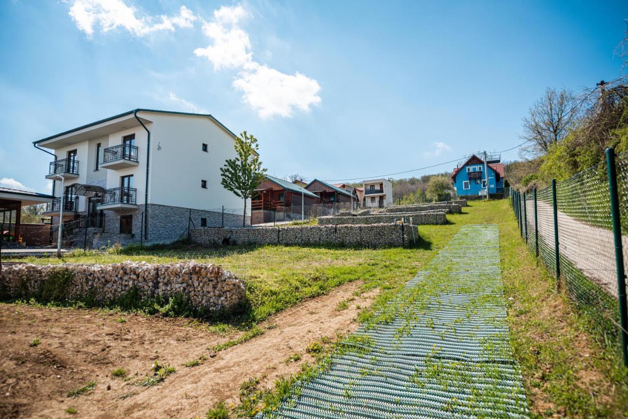 Gabion Garden Hotel Podhájska Buitenkant foto